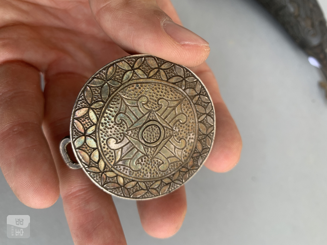 A FINE CARVED HORN MAGICAL POWDER CONTAINER - 图13